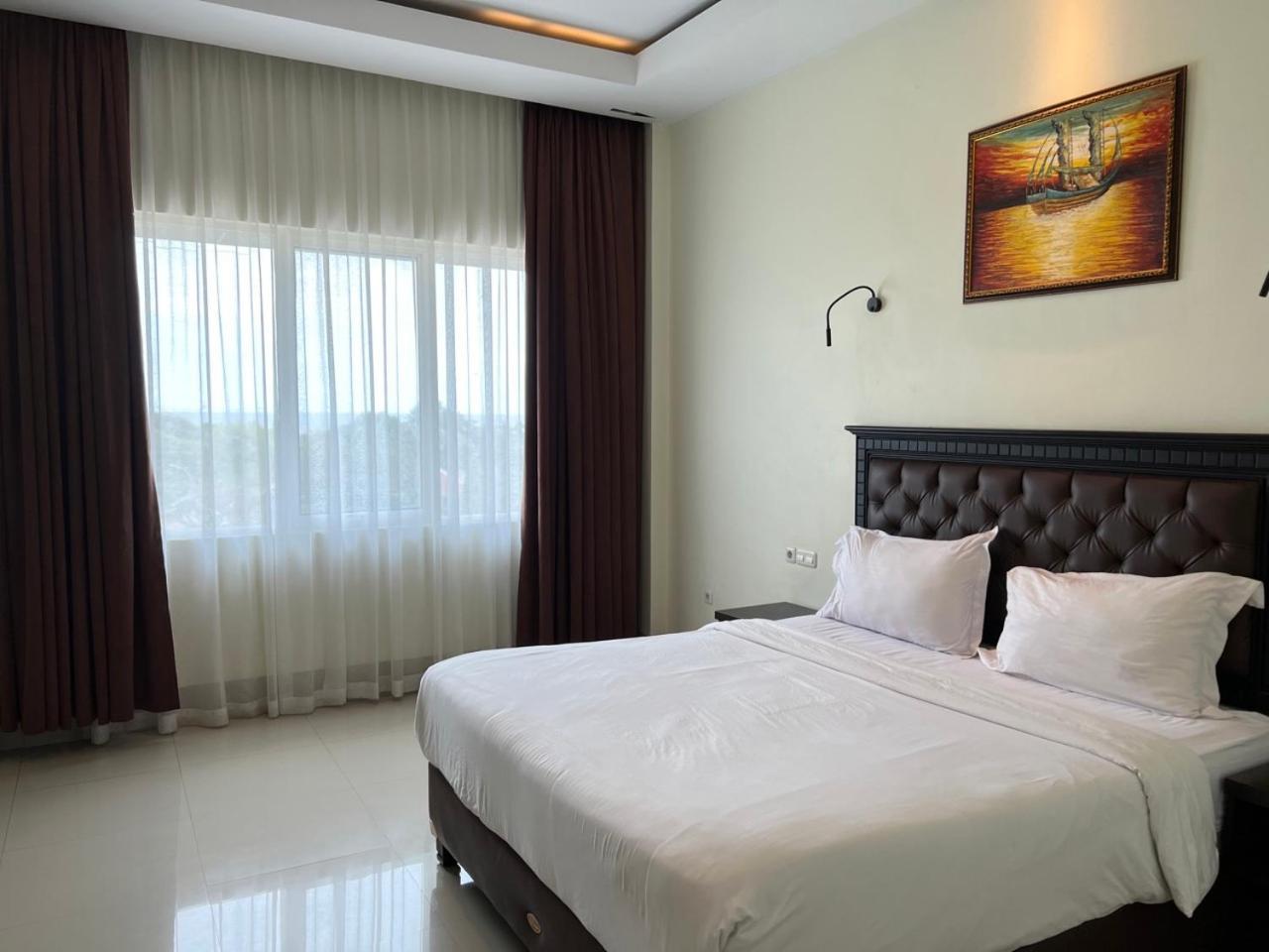 Kirei Hotel Bantaeng Ngoại thất bức ảnh