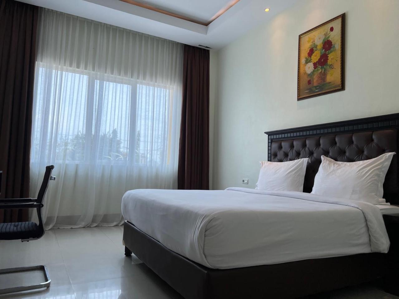 Kirei Hotel Bantaeng Ngoại thất bức ảnh