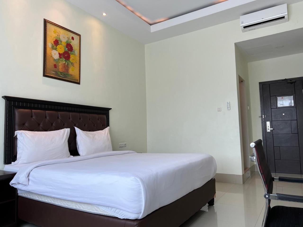 Kirei Hotel Bantaeng Ngoại thất bức ảnh