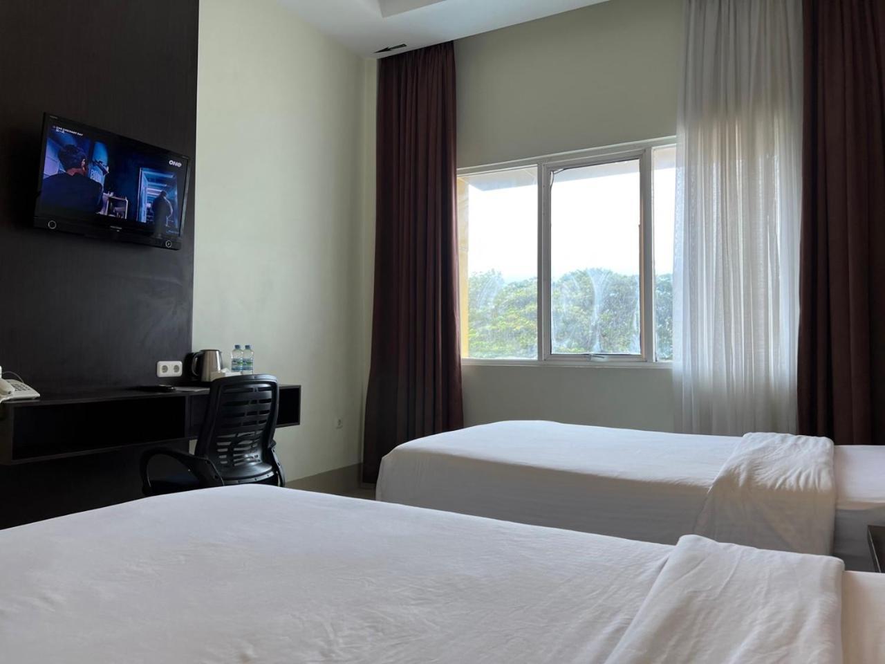 Kirei Hotel Bantaeng Ngoại thất bức ảnh