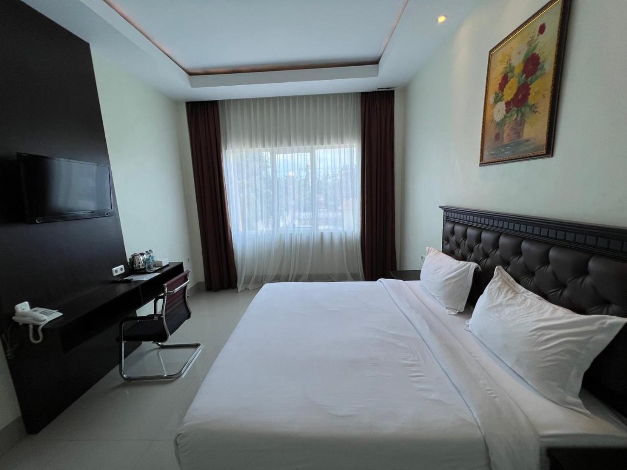 Kirei Hotel Bantaeng Ngoại thất bức ảnh