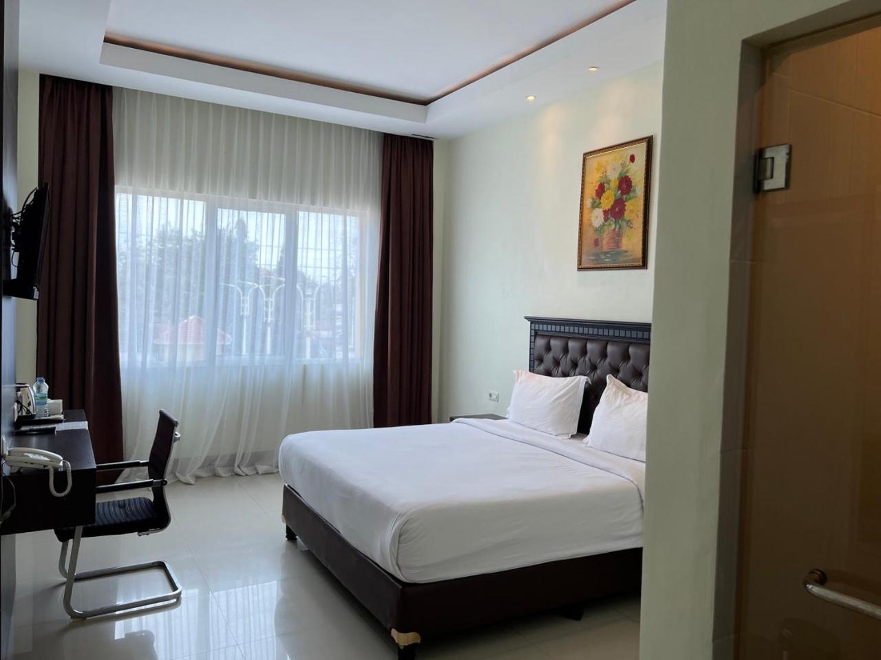 Kirei Hotel Bantaeng Ngoại thất bức ảnh