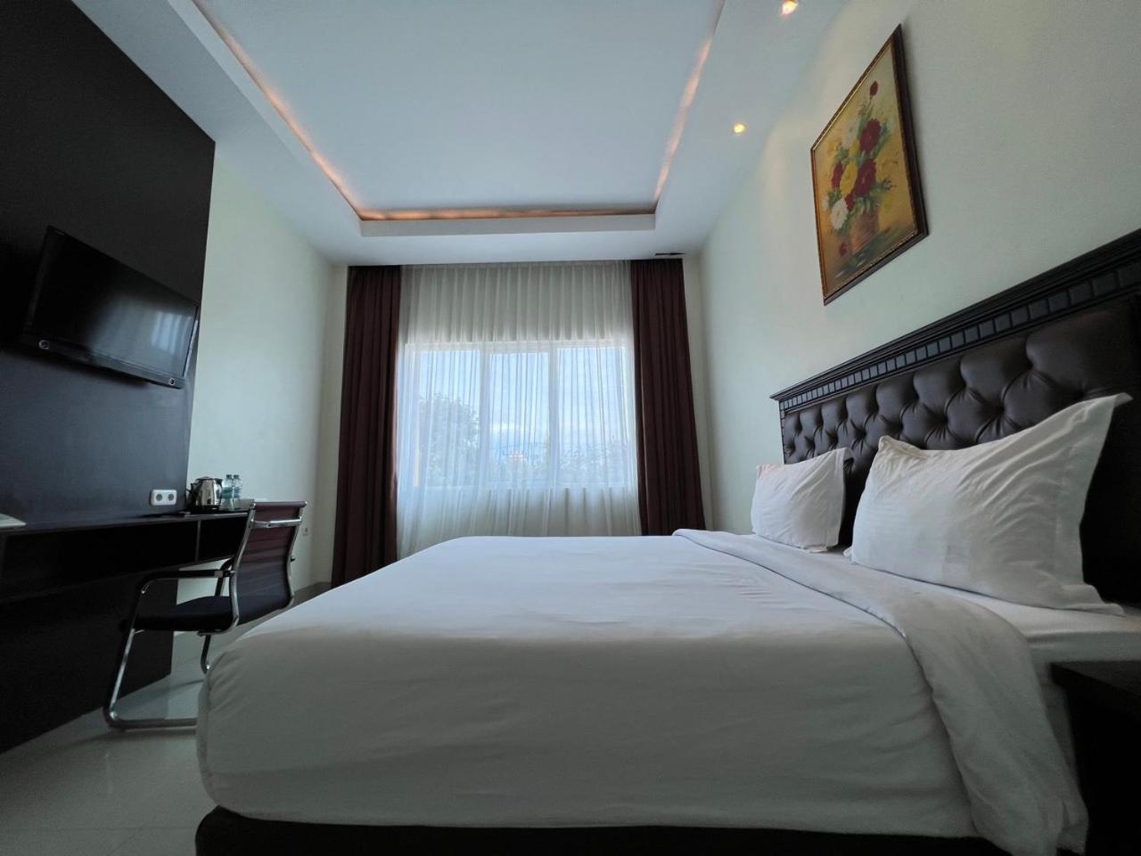 Kirei Hotel Bantaeng Ngoại thất bức ảnh