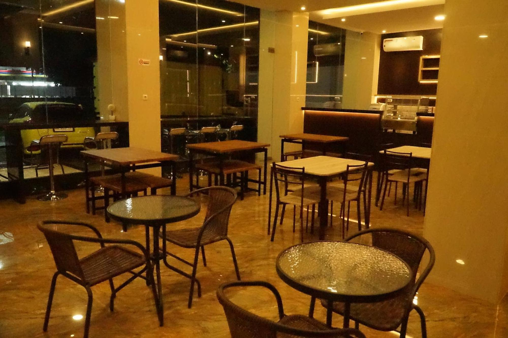 Kirei Hotel Bantaeng Ngoại thất bức ảnh