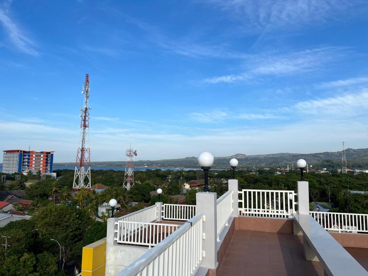 Kirei Hotel Bantaeng Ngoại thất bức ảnh