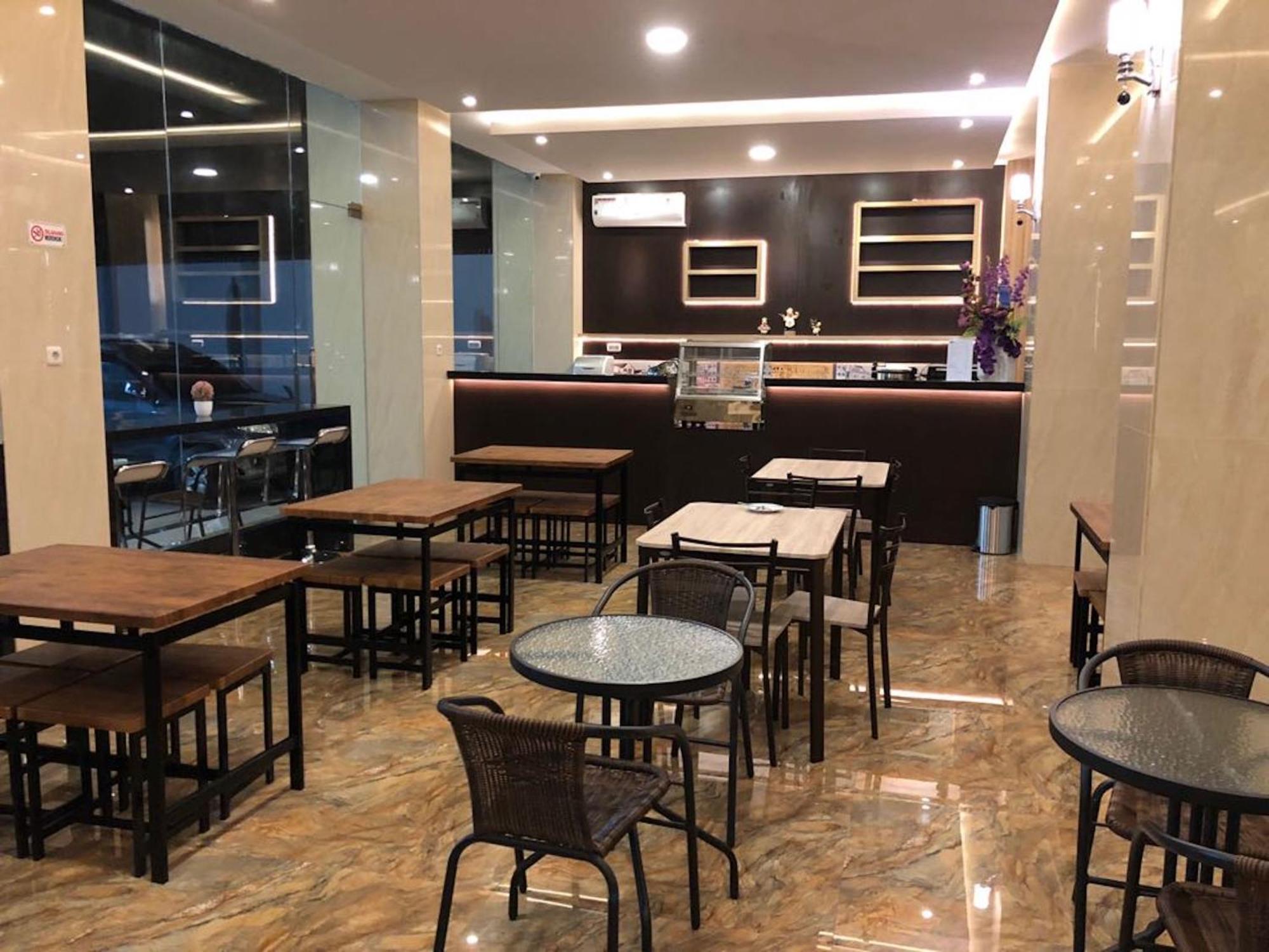 Kirei Hotel Bantaeng Ngoại thất bức ảnh